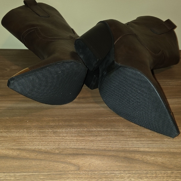 Brown Leather Western Boots with Gold Accents - Picture 3 of 5